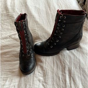 Worn 1x freebird Liverpool black booties with red zippers!